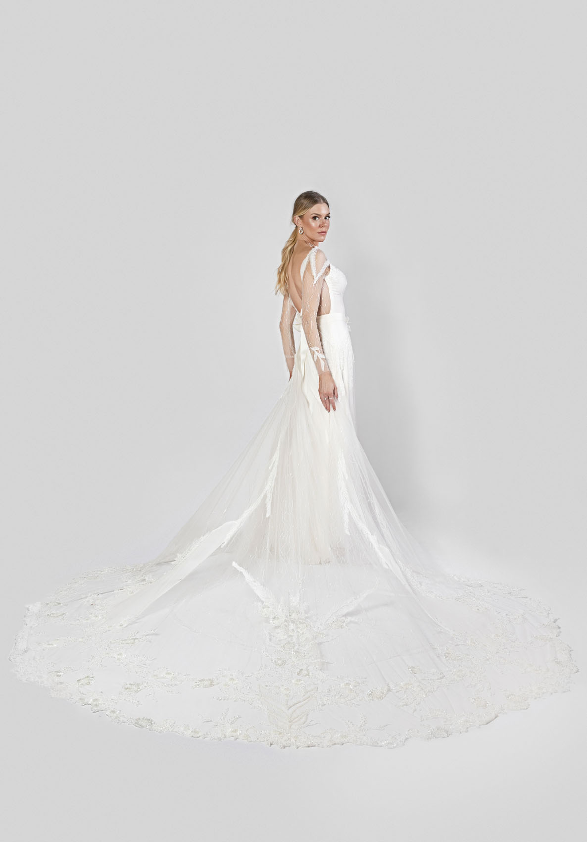 vestido catarina-paris fashion week-Atelieria-trajes-noivas-sc-brasil (3)