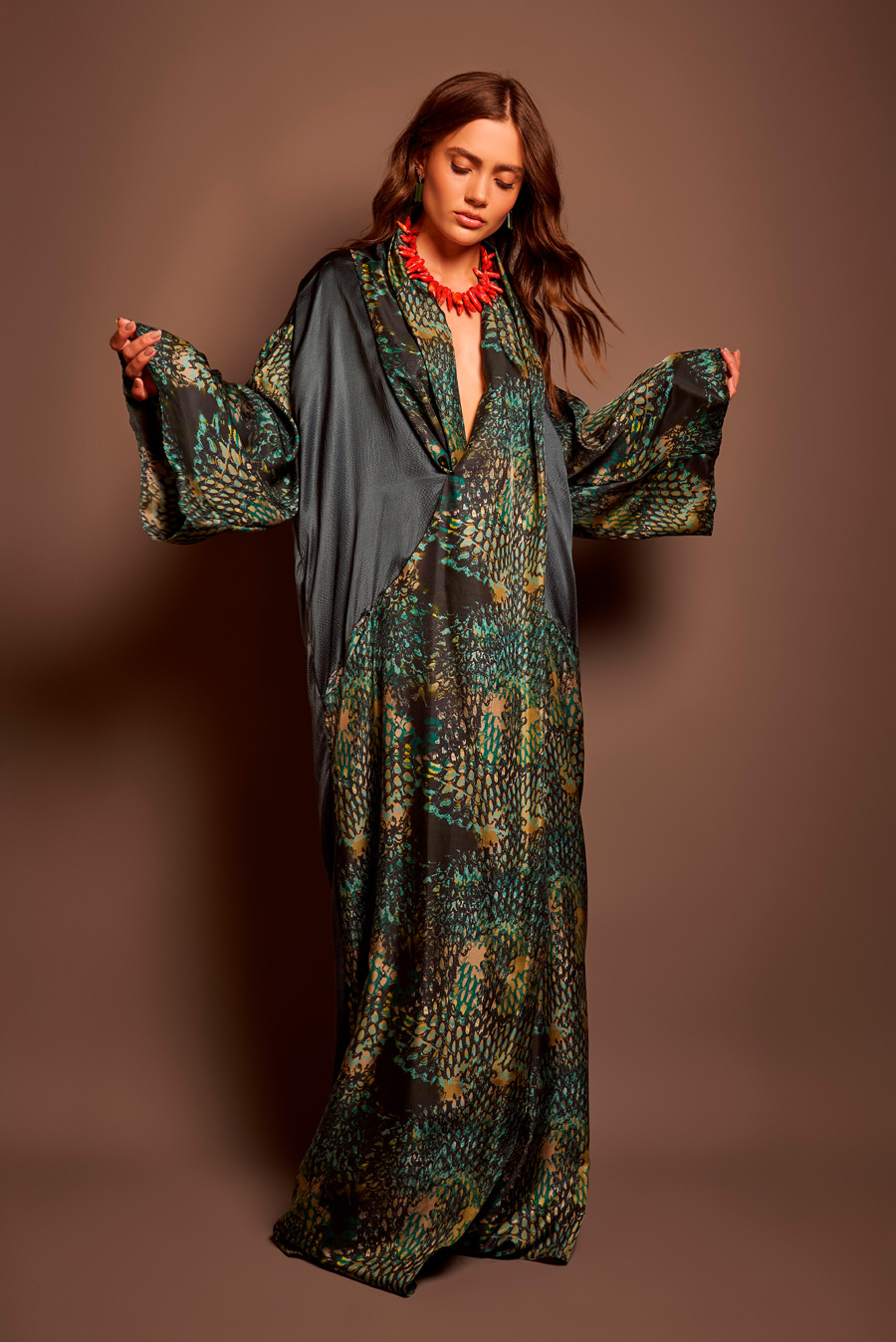 kaftan Cetim (3)-Cura-fall winter-Colecao AtelieriA 2025